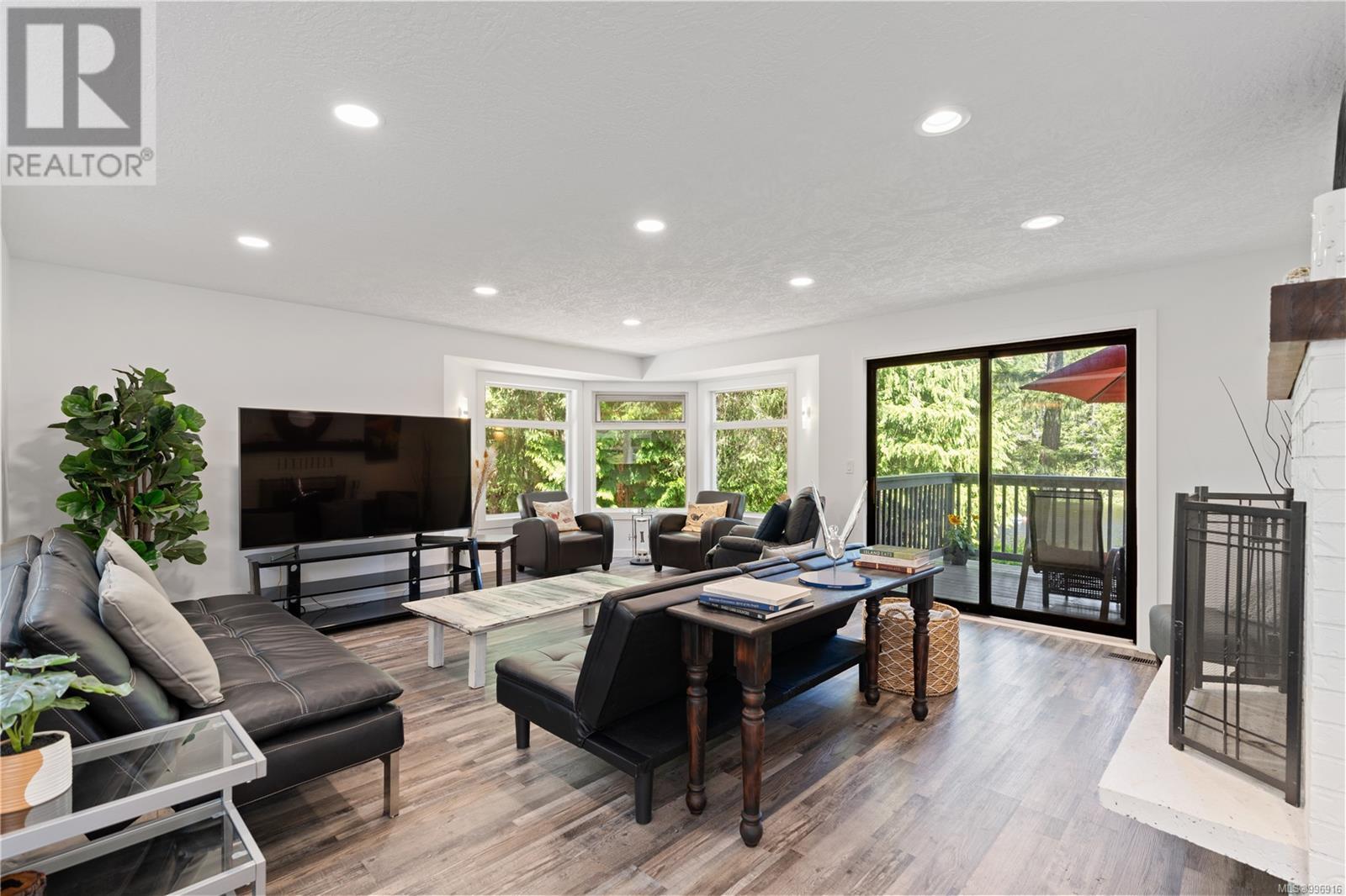  3380 Woodridge Place, Highlands