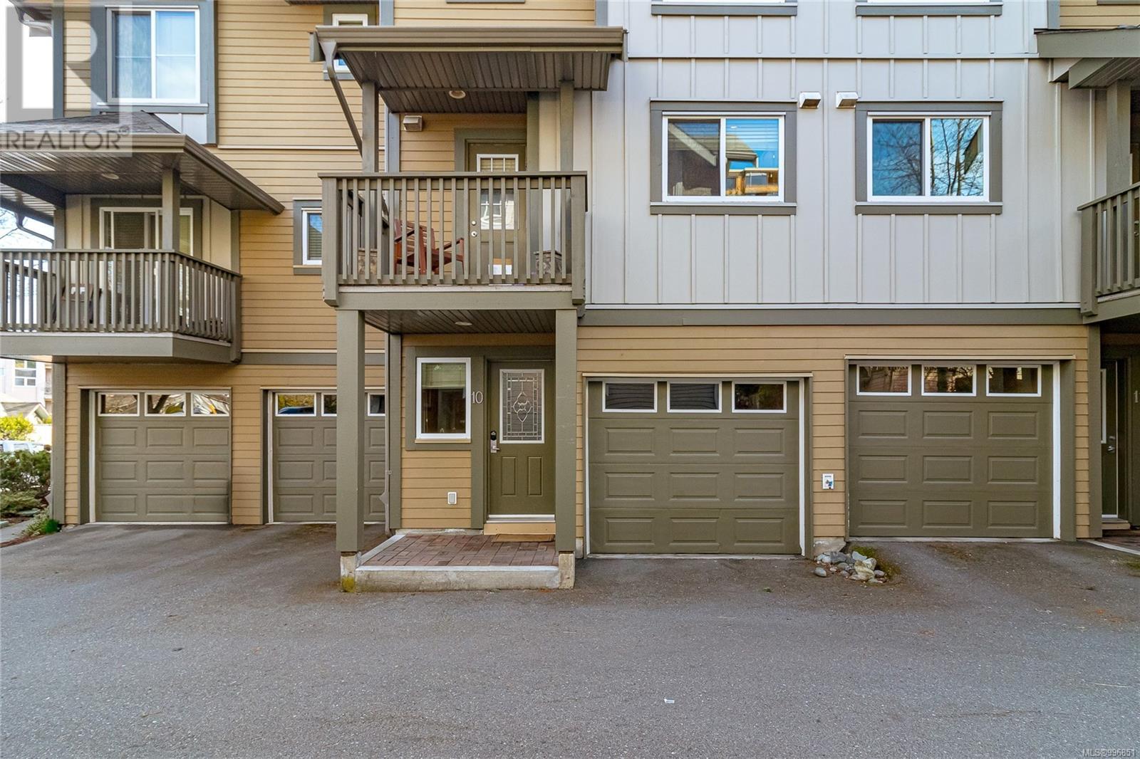 10 1405 Mallek Crescent, Victoria