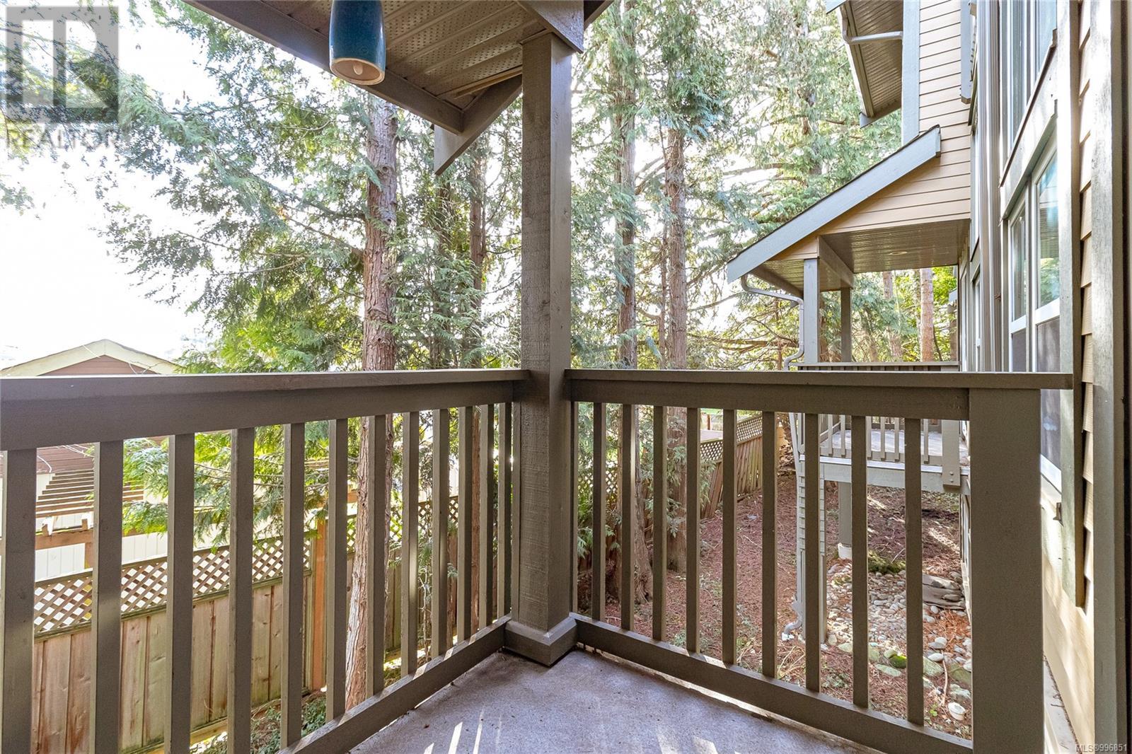 10 1405 Mallek Crescent, Victoria