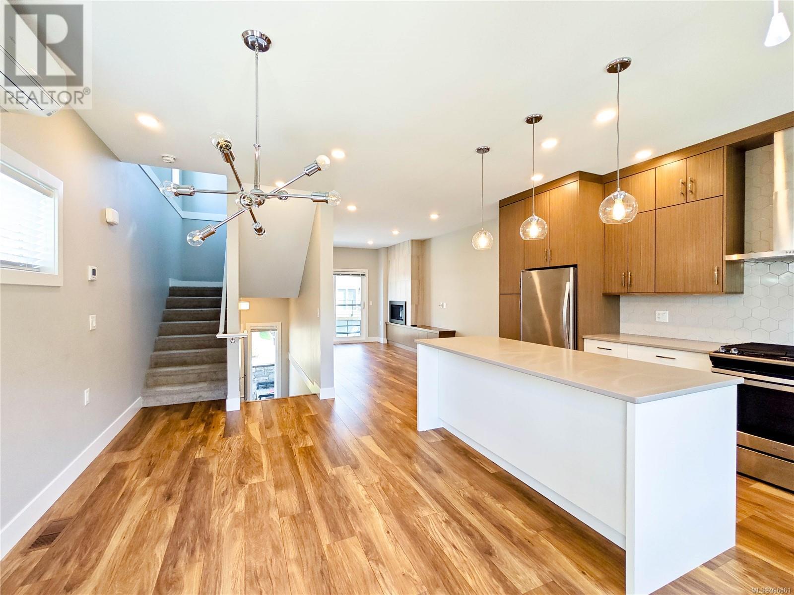 14 4355 Viewmont Avenue, Saanich