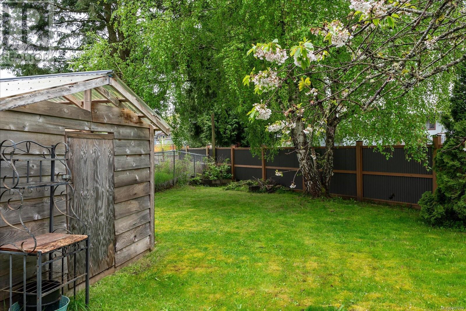 1925 Meredith Rd, Nanaimo