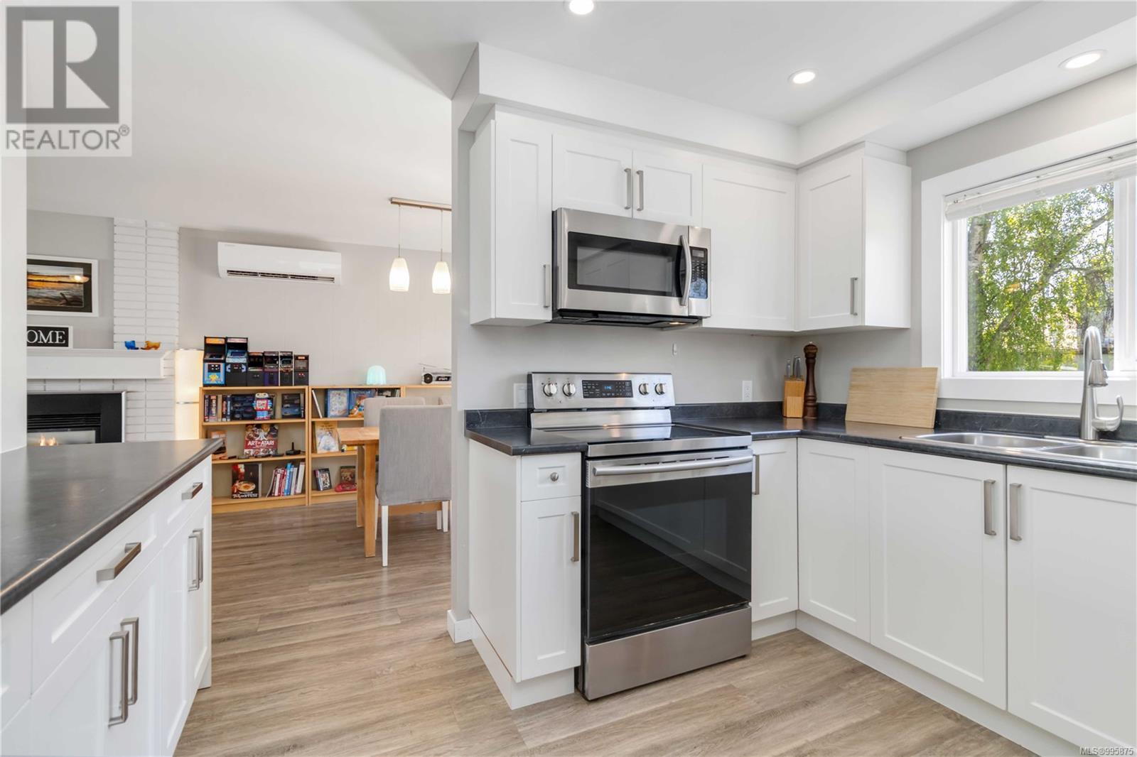 2255 Henry Ave, Sidney