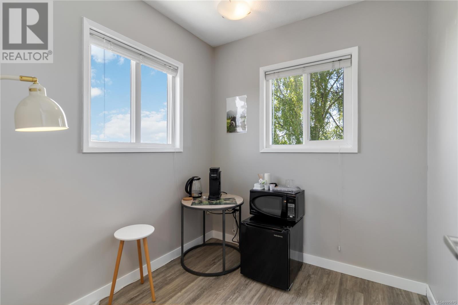 2255 Henry Ave, Sidney