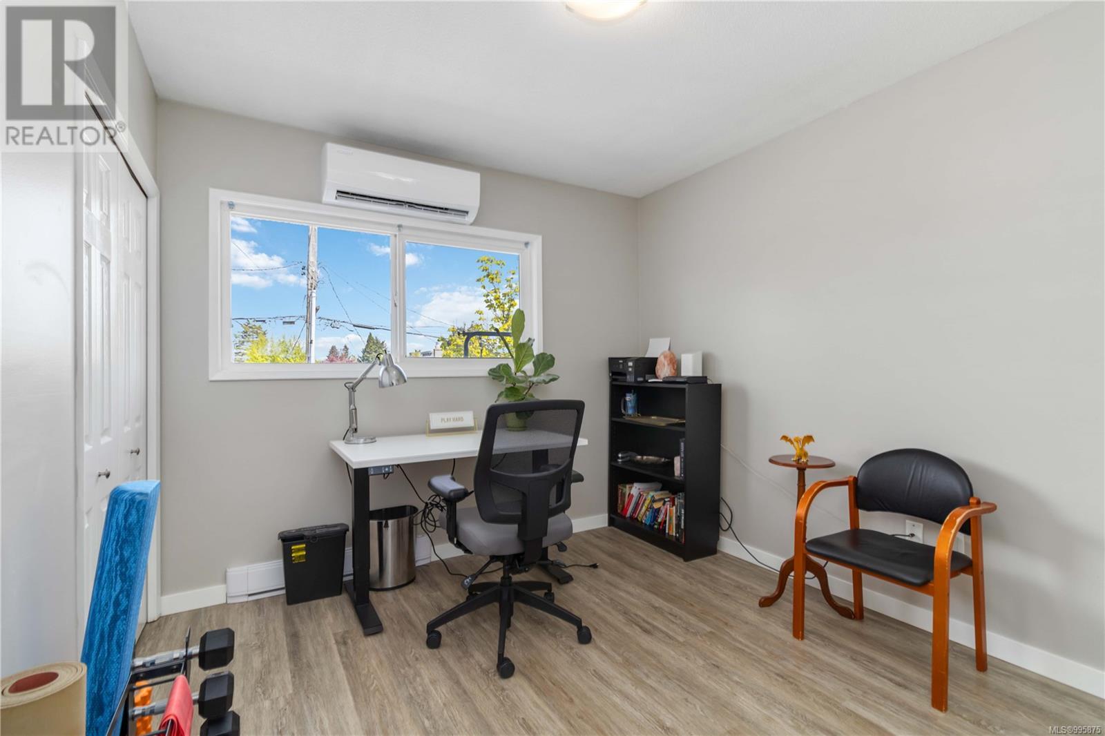 2255 Henry Ave, Sidney