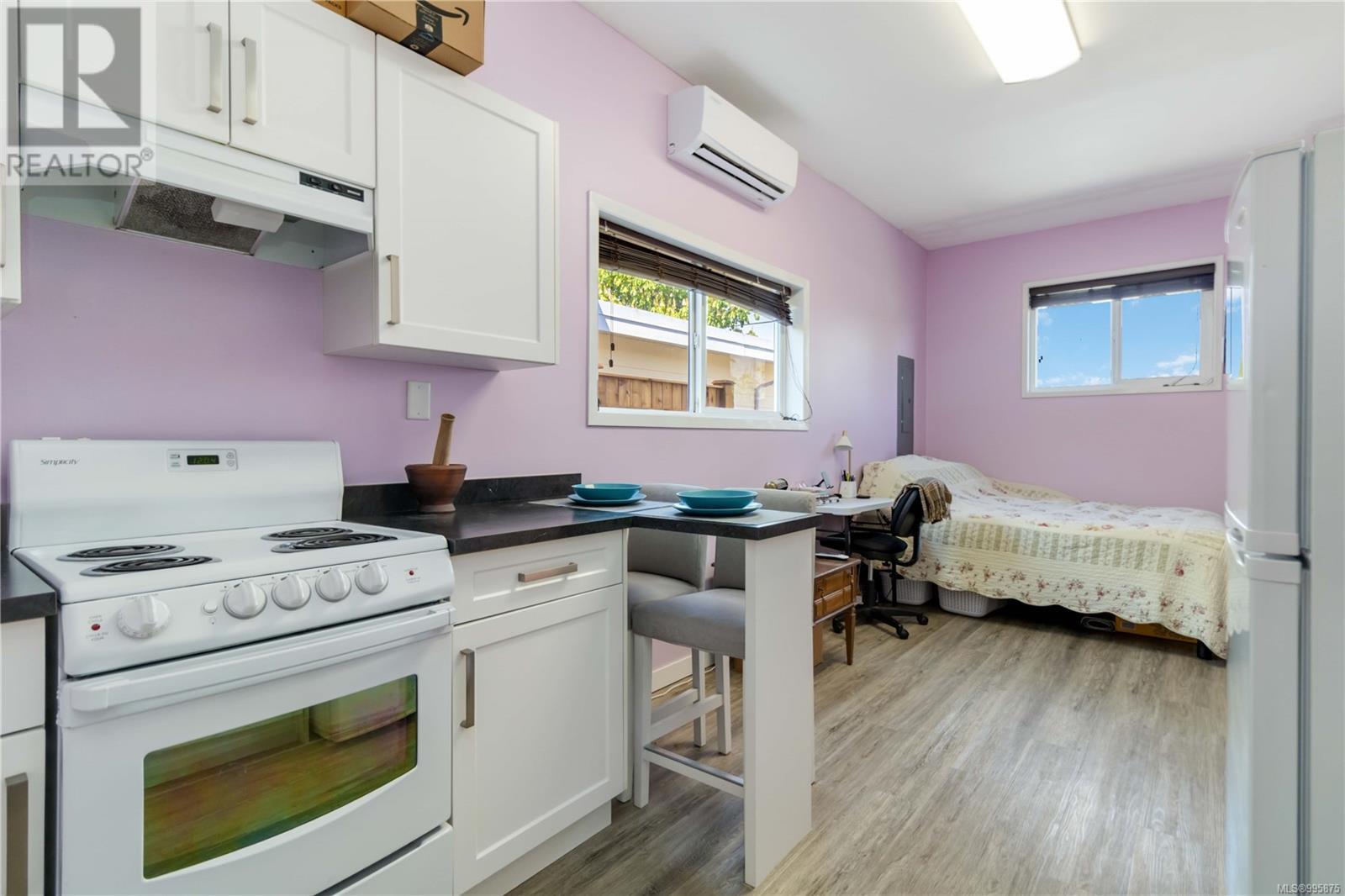 2255 Henry Ave, Sidney