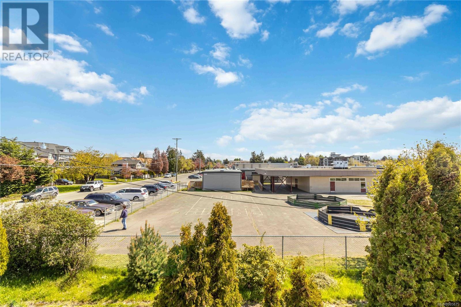 2255 Henry Ave, Sidney