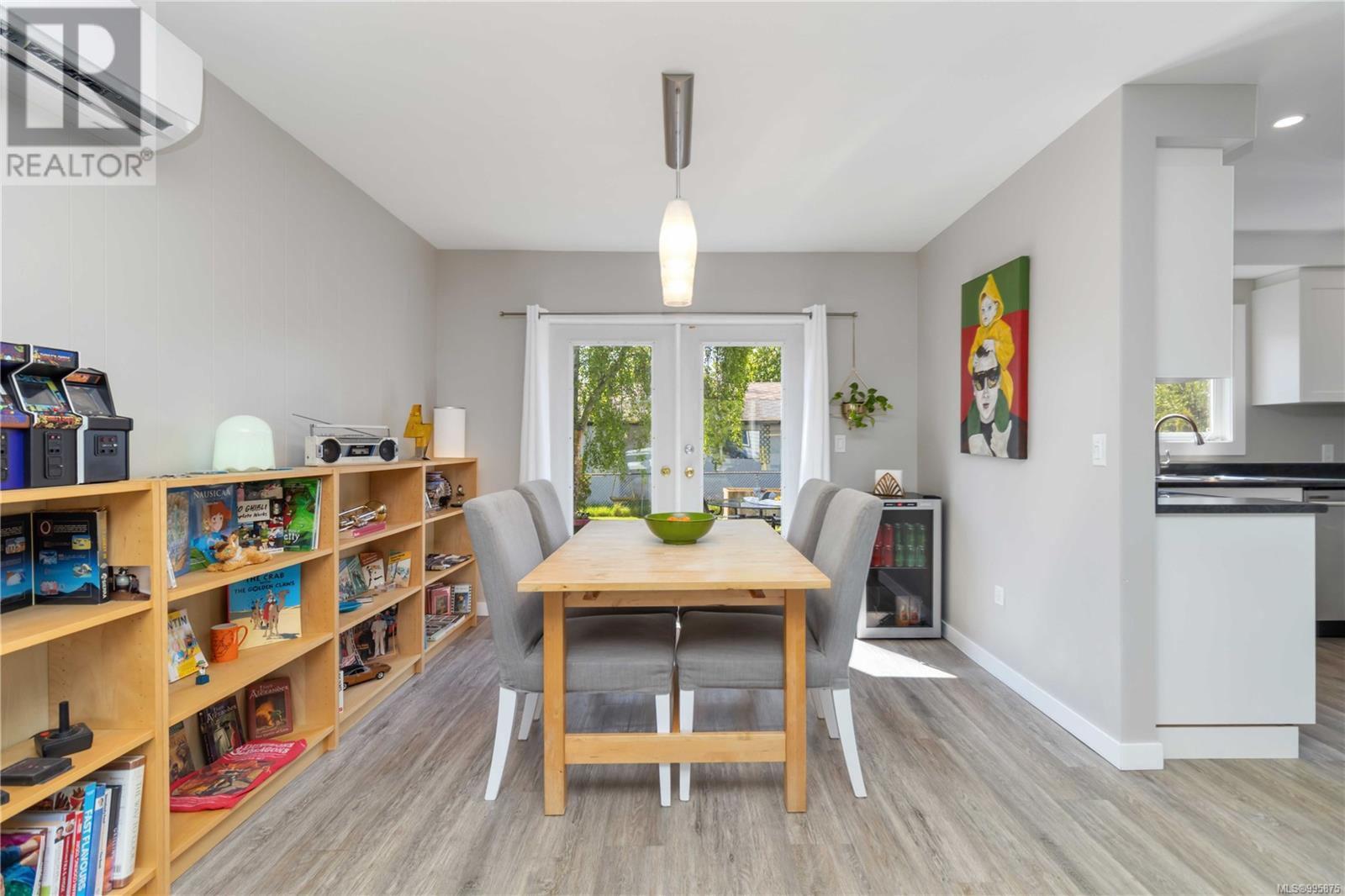 2255 Henry Ave, Sidney