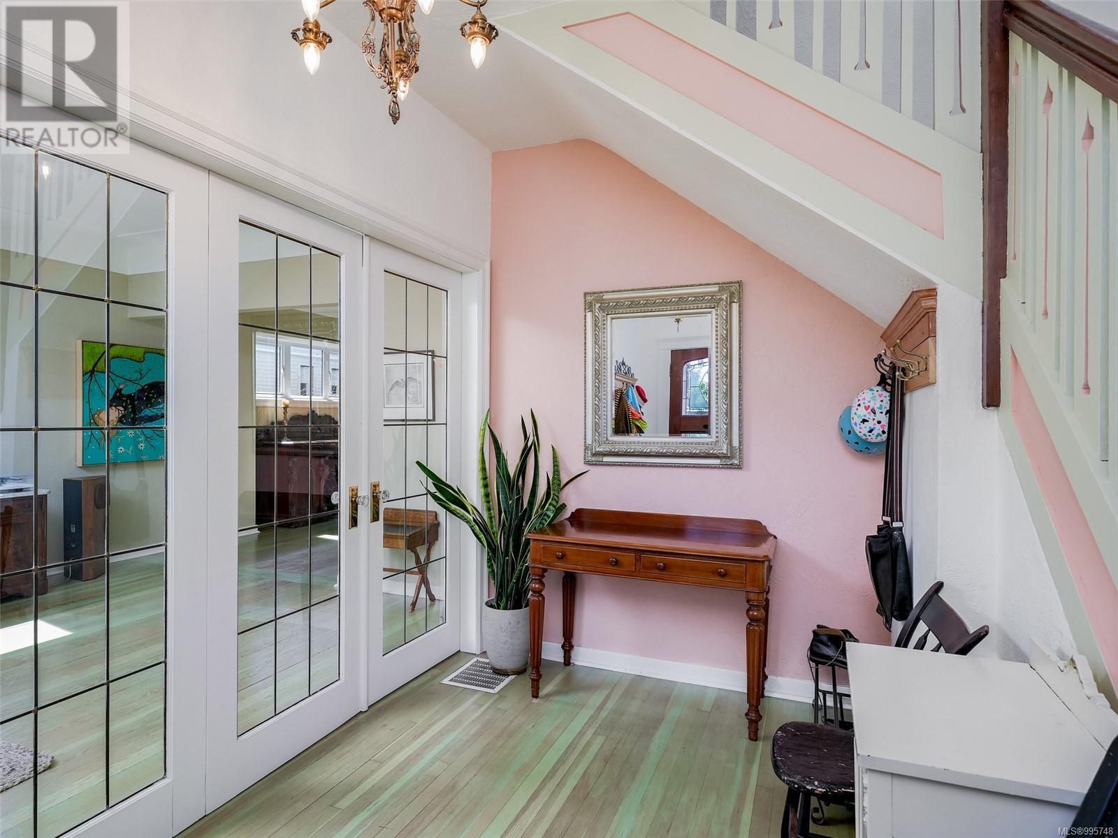  1580 Wilmot Place, Oak Bay