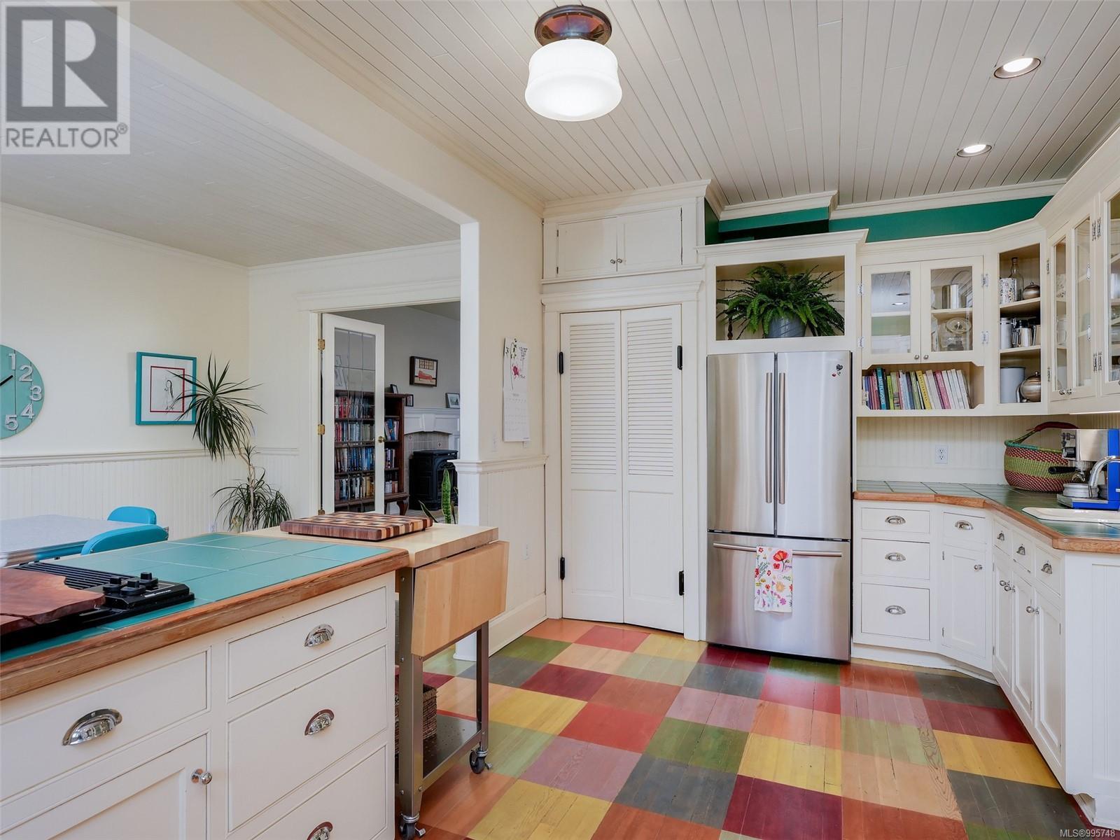  1580 Wilmot Place, Oak Bay