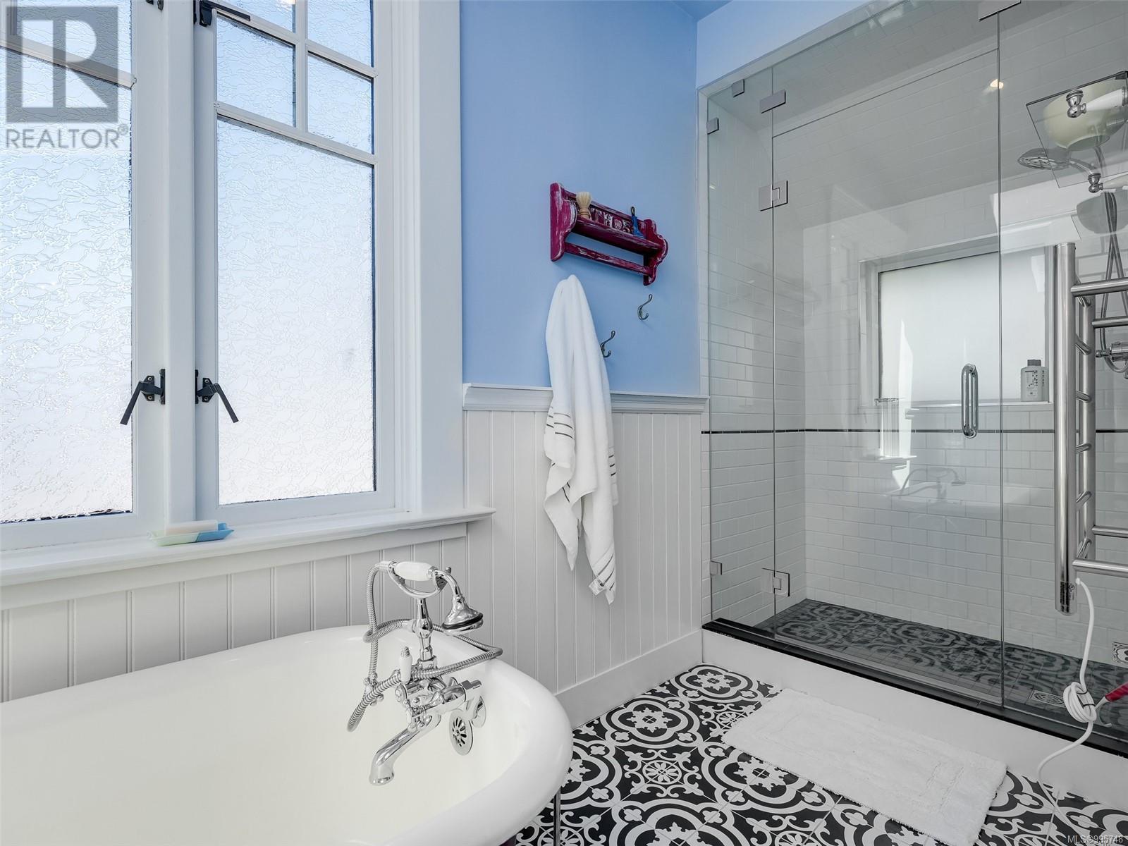  1580 Wilmot Place, Oak Bay