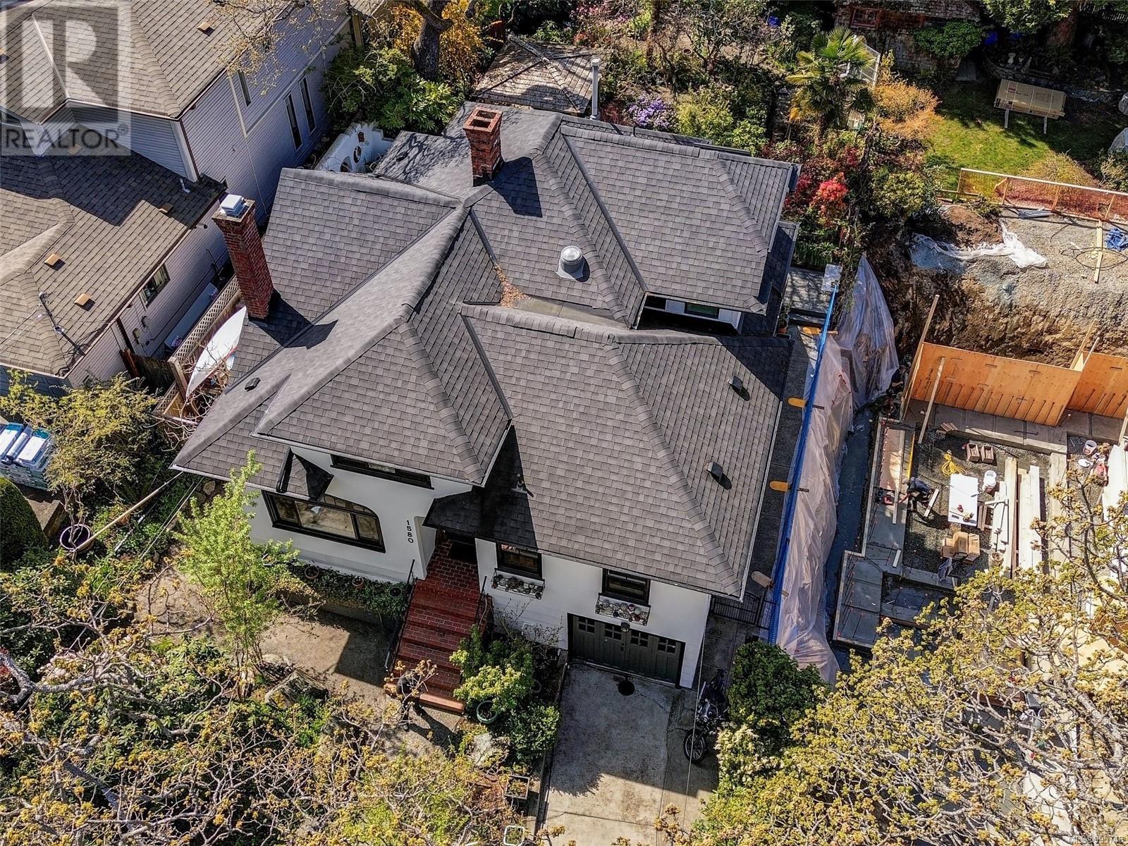  1580 Wilmot Place, Oak Bay