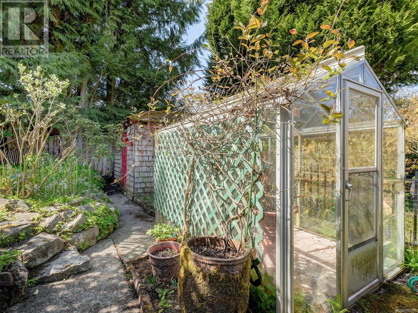  1580 Wilmot Place, Oak Bay
