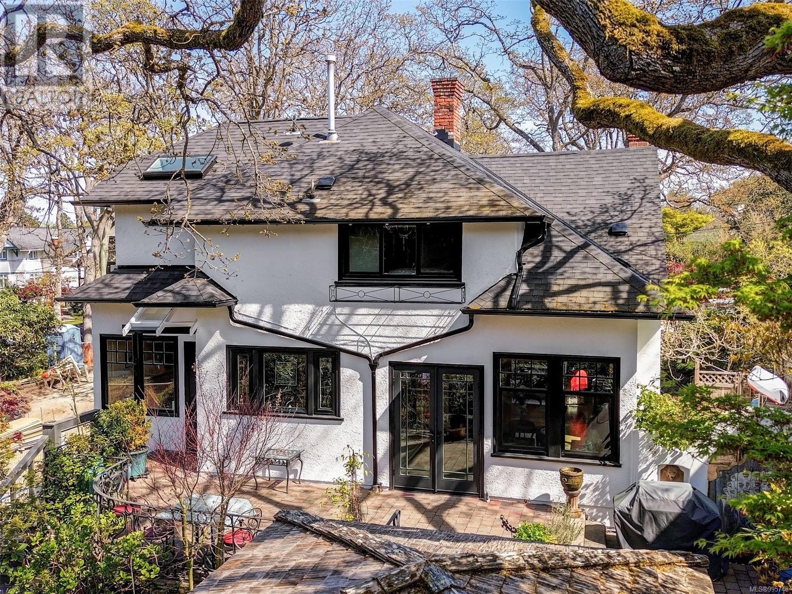  1580 Wilmot Place, Oak Bay