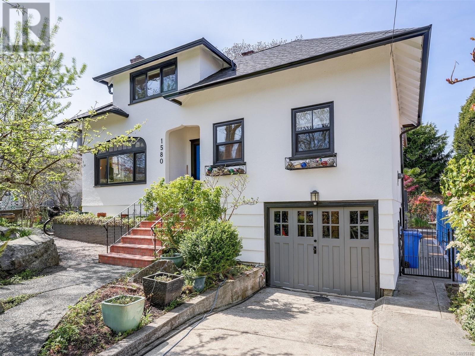  1580 Wilmot Place, Oak Bay
