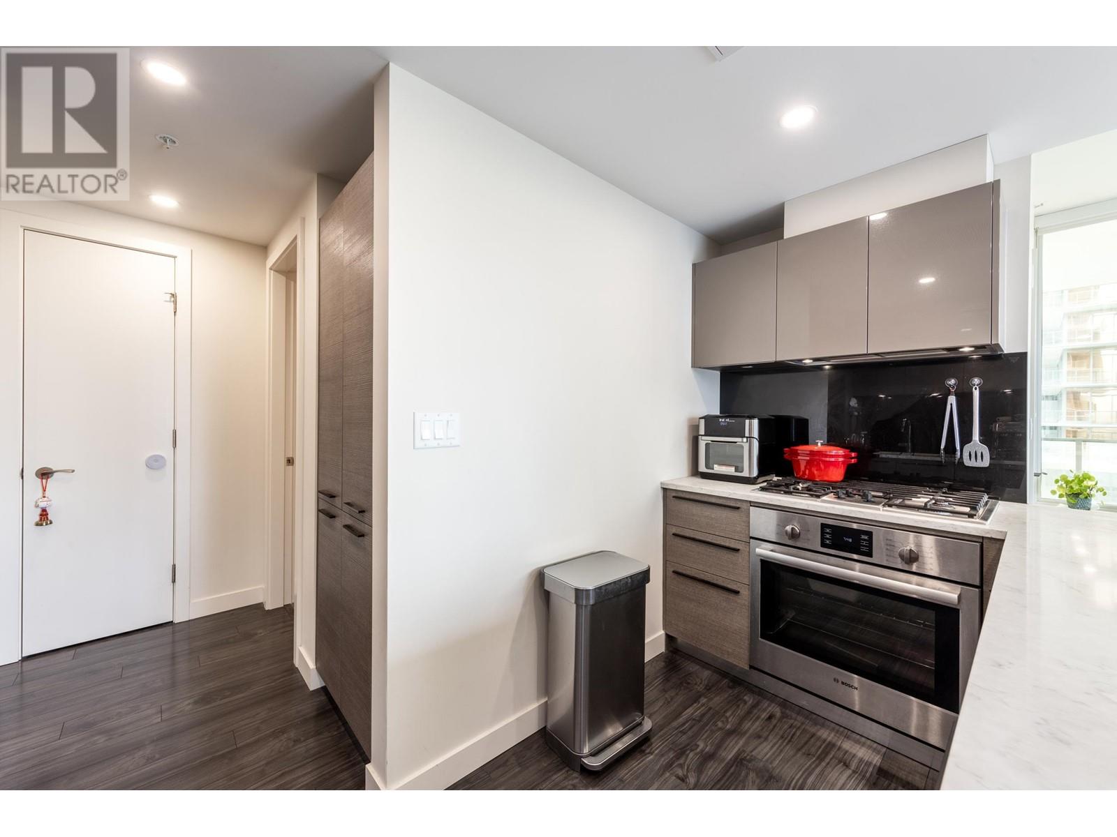 1106 6383 MCKAY AVENUE, Burnaby