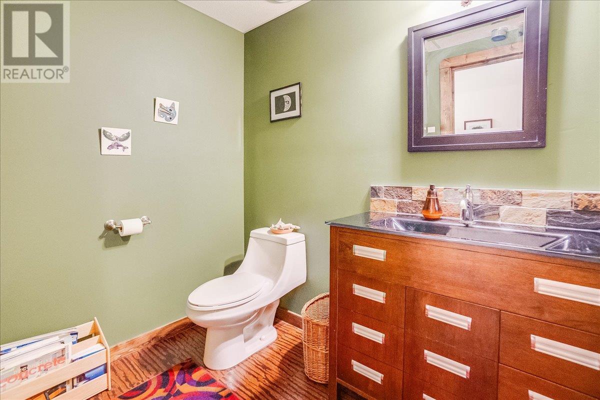 Photo 5 of 5626 Ducksway Road, Winlaw BC