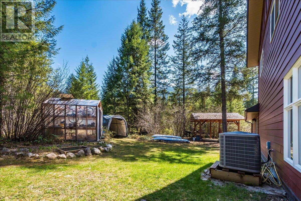 Photo 2 of 5626 Ducksway Road, Winlaw BC
