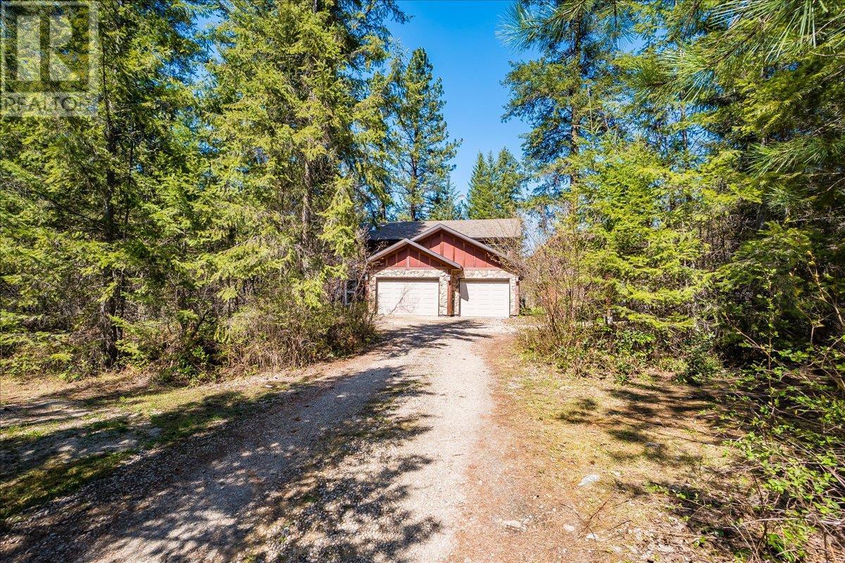 Photo 4 of 5626 Ducksway Road, Winlaw BC