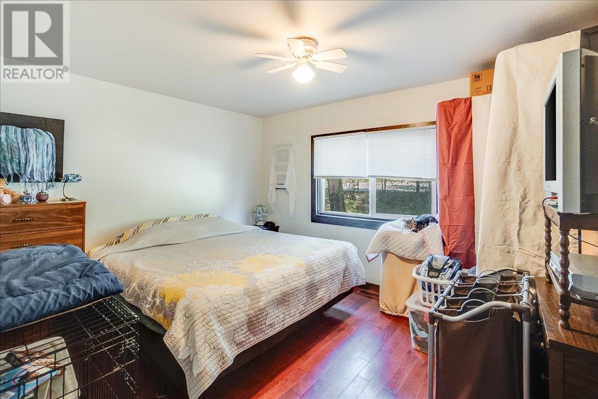 Photo 6 of 5626 Ducksway Road, Winlaw BC