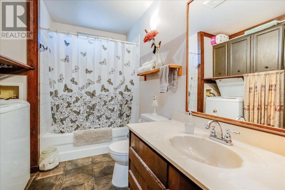 Photo 33 of 5626 Ducksway Road, Winlaw BC