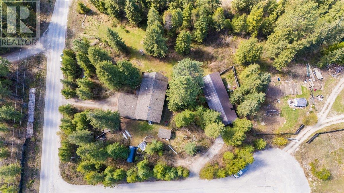 Photo 8 of 5626 Ducksway Road, Winlaw BC