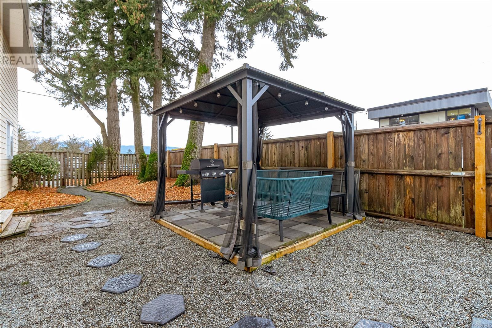 3886 Victoria Ave, Nanaimo