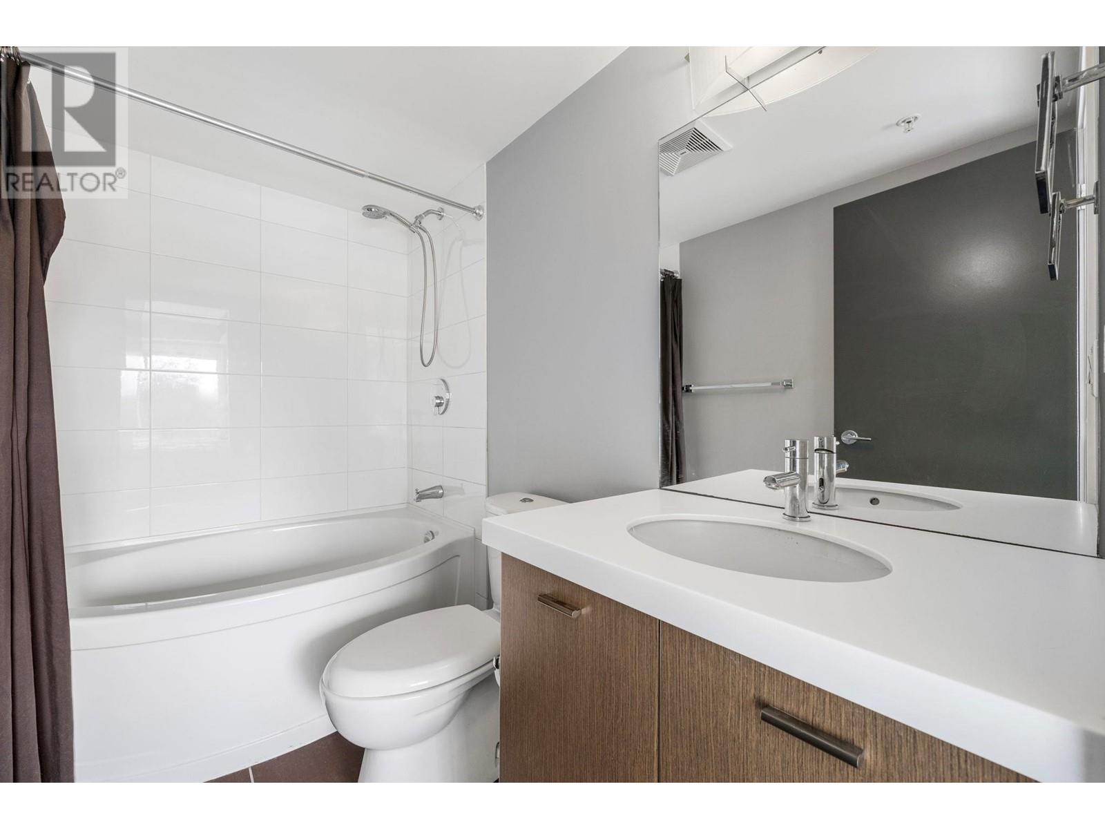 222 1550 Dickson Avenue, Kelowna