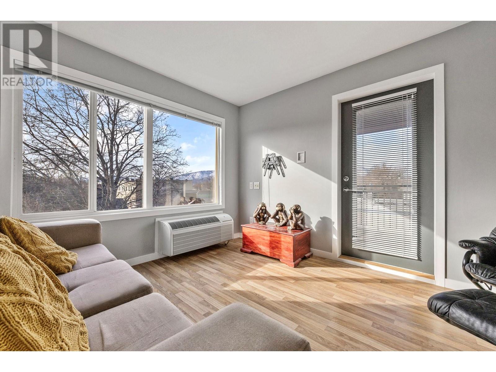222 1550 Dickson Avenue, Kelowna
