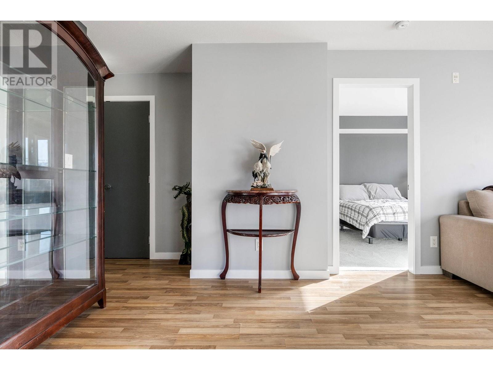 222 1550 Dickson Avenue, Kelowna