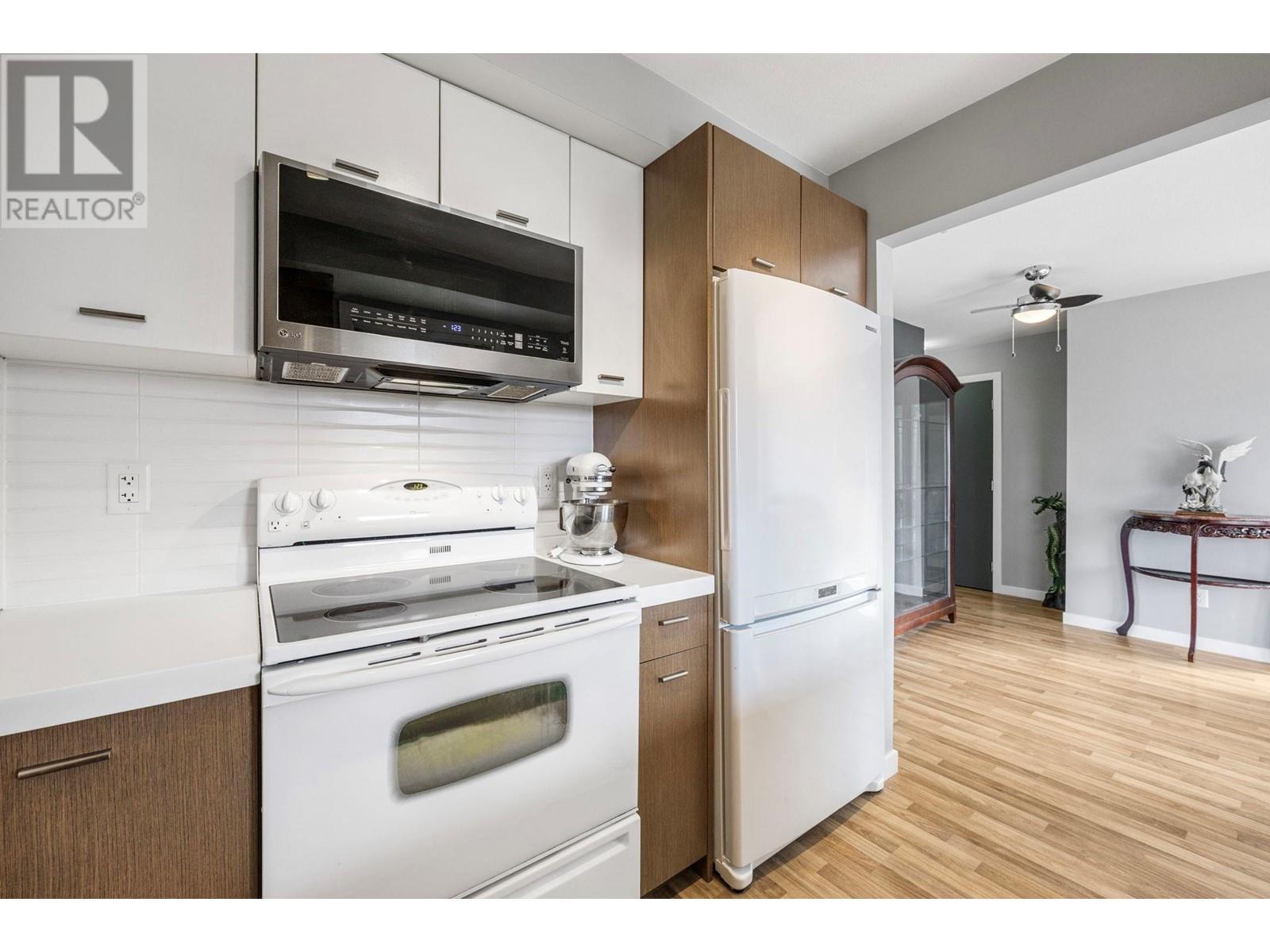 222 1550 Dickson Avenue, Kelowna