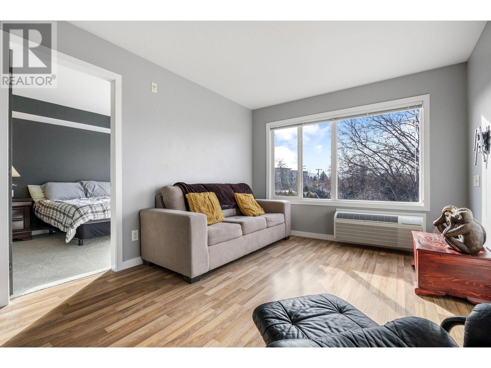 222 1550 Dickson Avenue, Kelowna