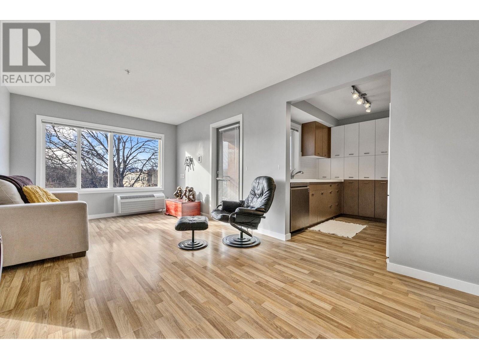 222 1550 Dickson Avenue, Kelowna