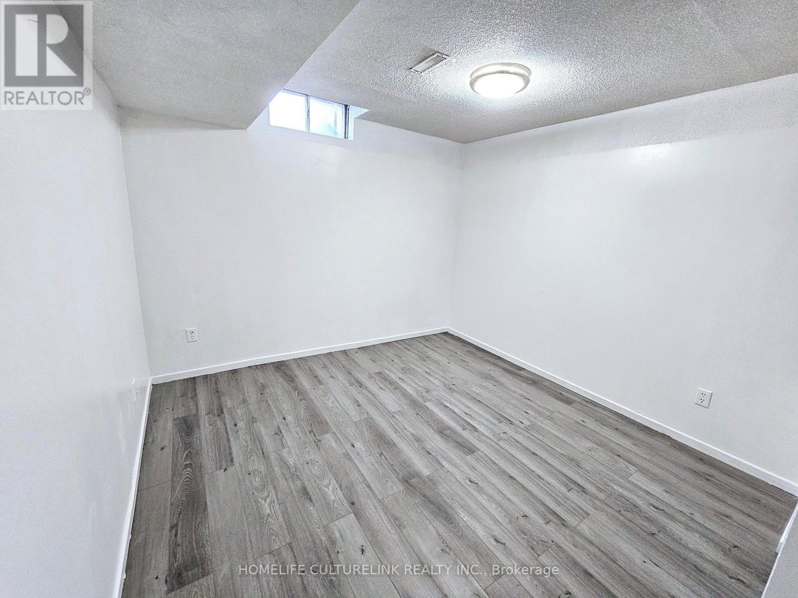 Photo 5 of Bsmt 20 Karen Miles Crescent, Markham ON