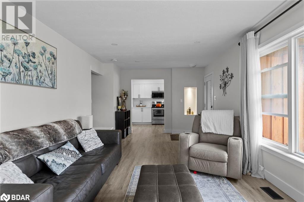 Photo 35 of 99 Wellington Street E, Barrie ON