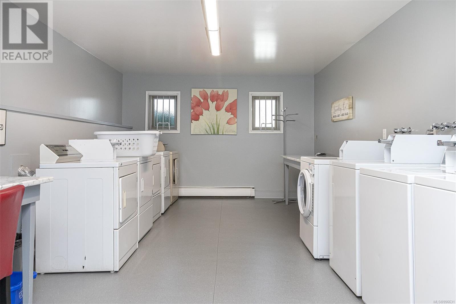 103 1680 Poplar Ave, Saanich