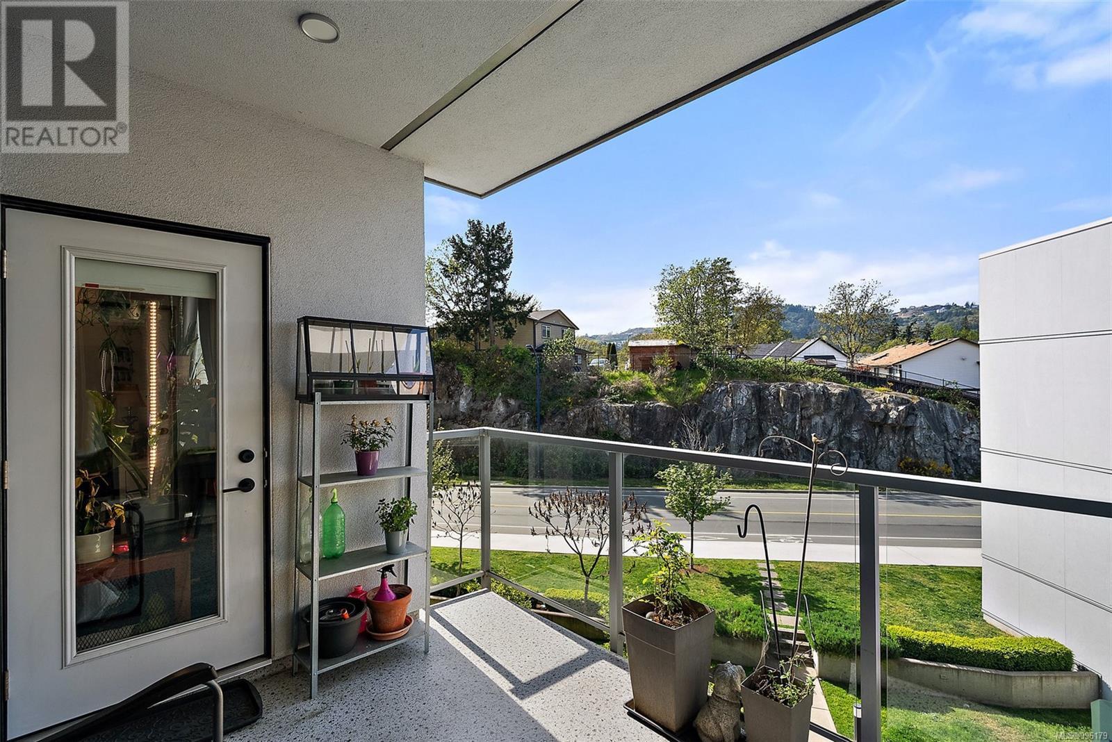 303 950 Whirlaway Cres, Langford
