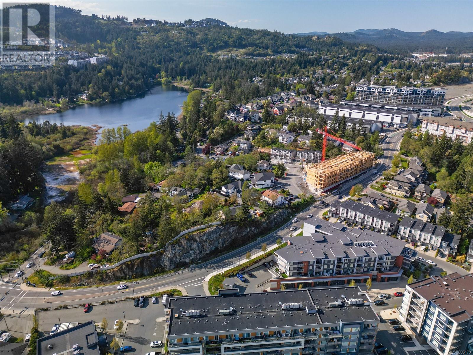 303 950 Whirlaway Cres, Langford