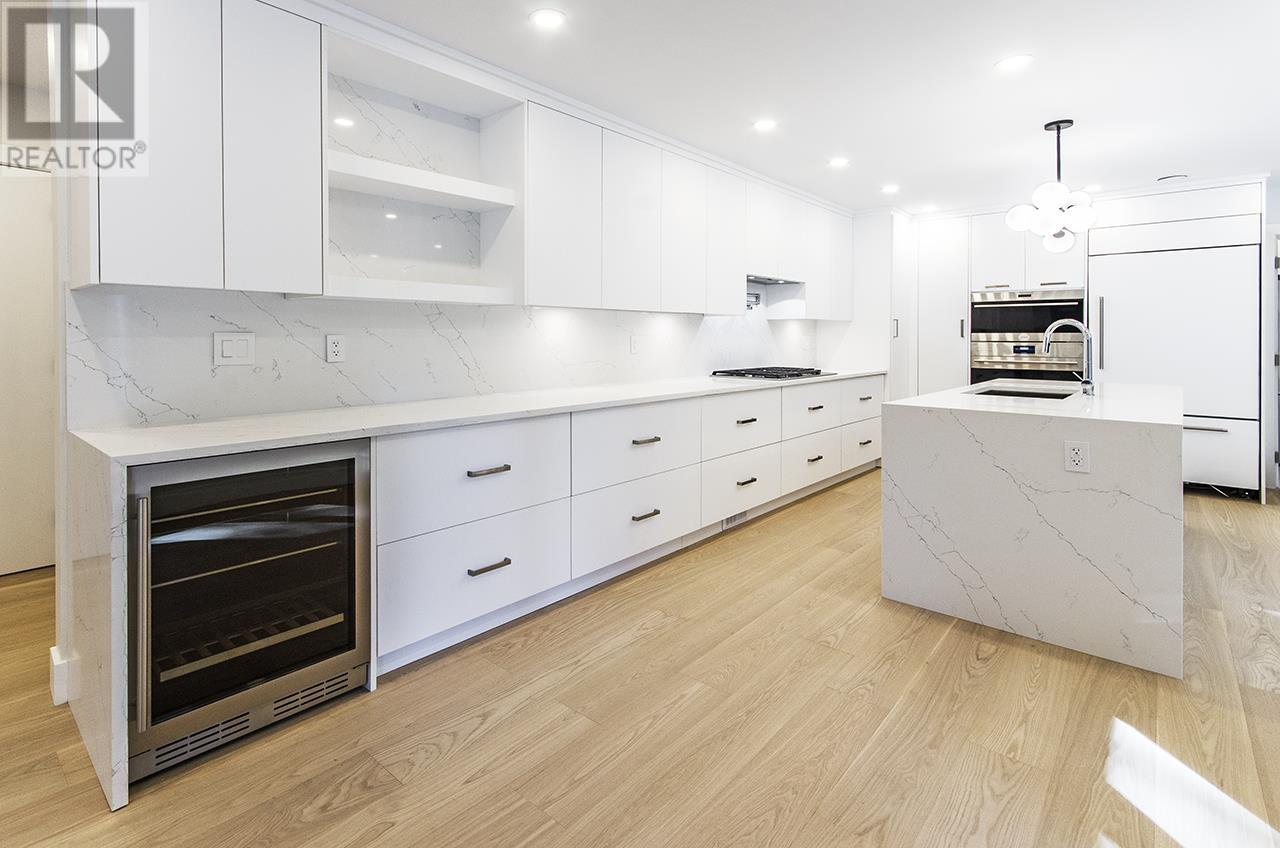 4002 BAYRIDGE AVENUE, West Vancouver