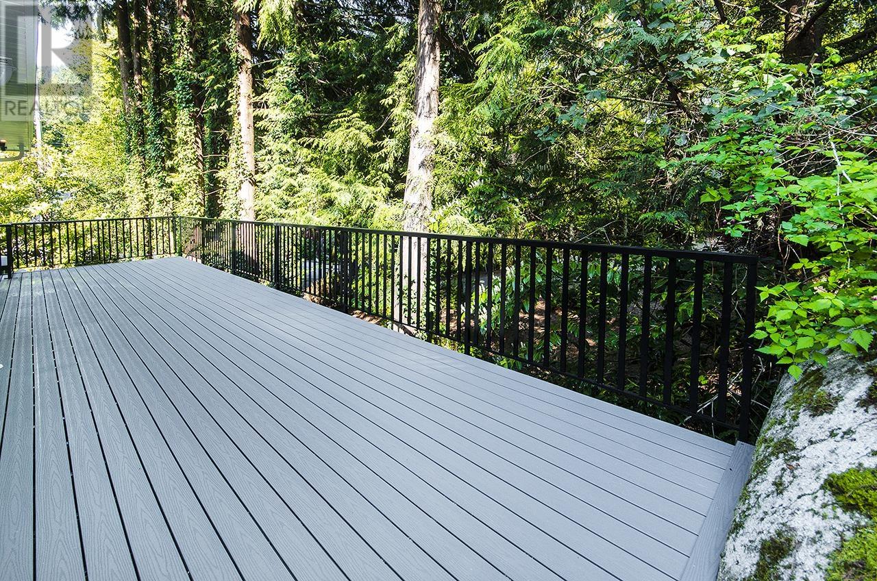 4002 BAYRIDGE AVENUE, West Vancouver