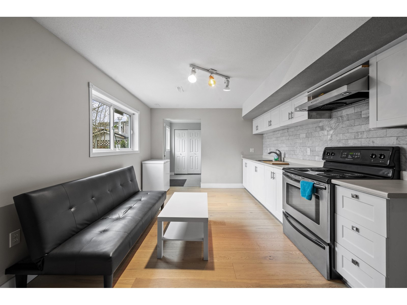 8316 MILLER CRESCENT, Mission