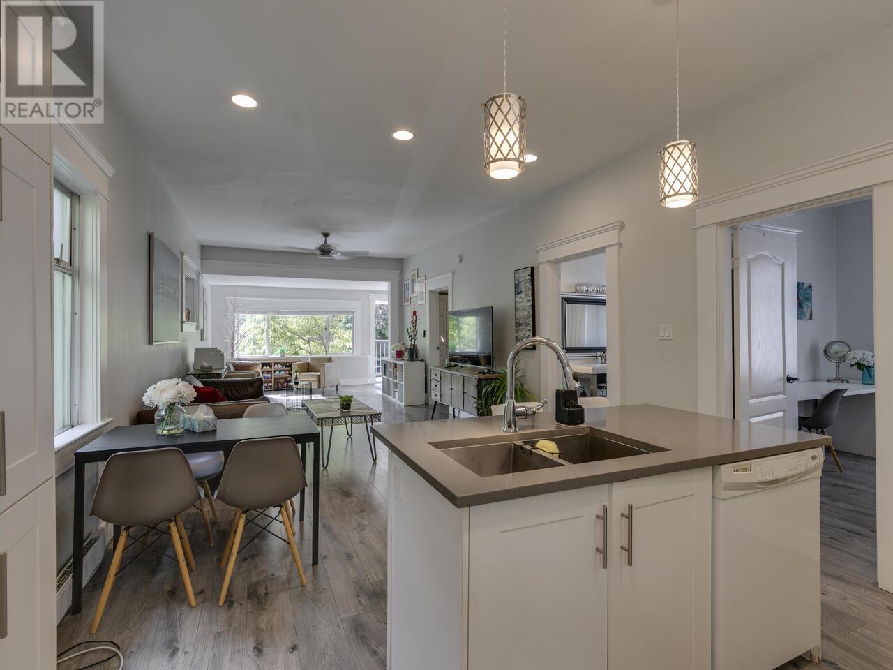 1577 E 26TH AVENUE, Vancouver