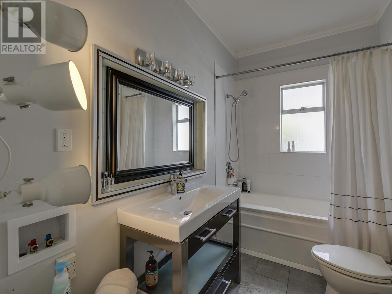1577 E 26TH AVENUE, Vancouver