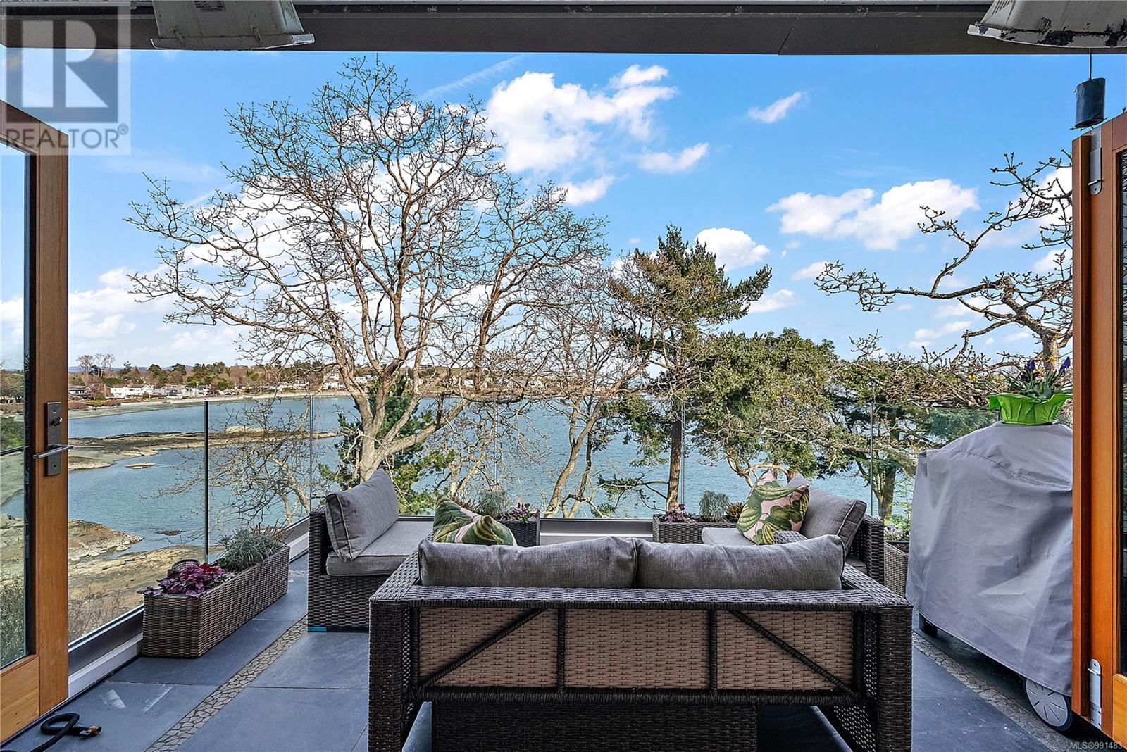315 King George Terr, Oak Bay
