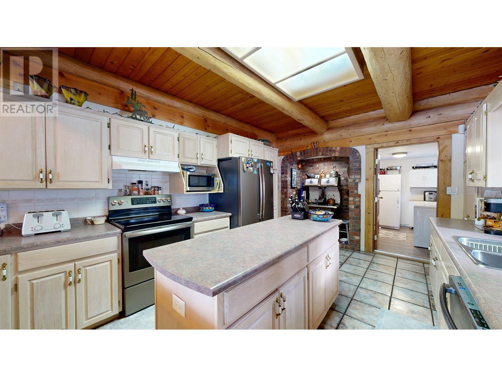 8494 GERALD CRESCENT, 100 Mile House