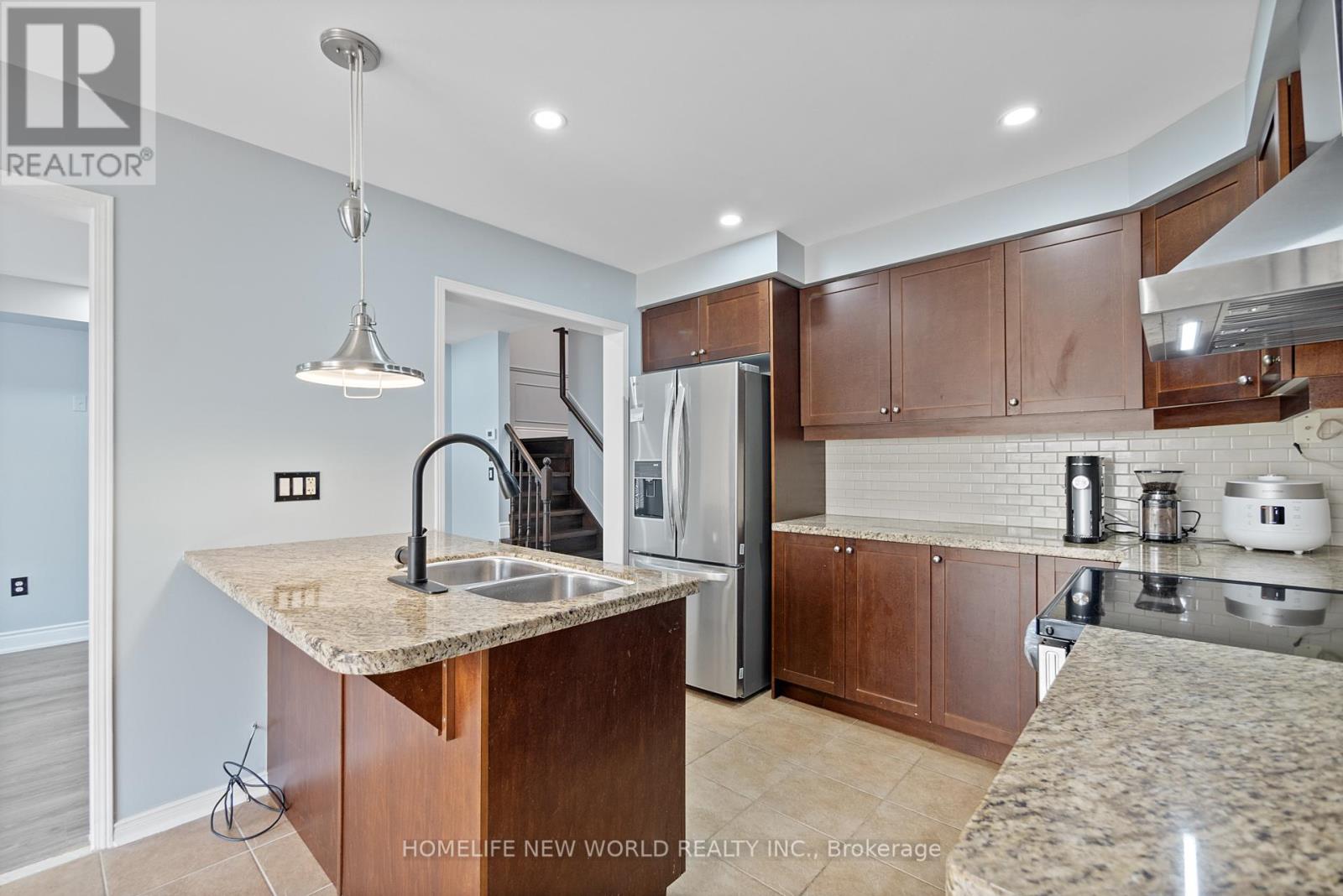 Photo 6 of 4884 Capri Crescent, Burlington ON