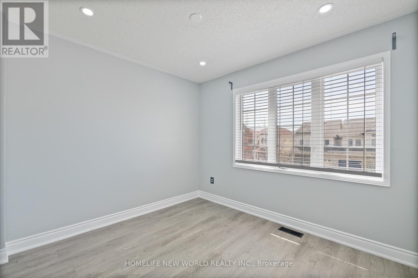 Photo 20 of 4884 Capri Crescent, Burlington ON