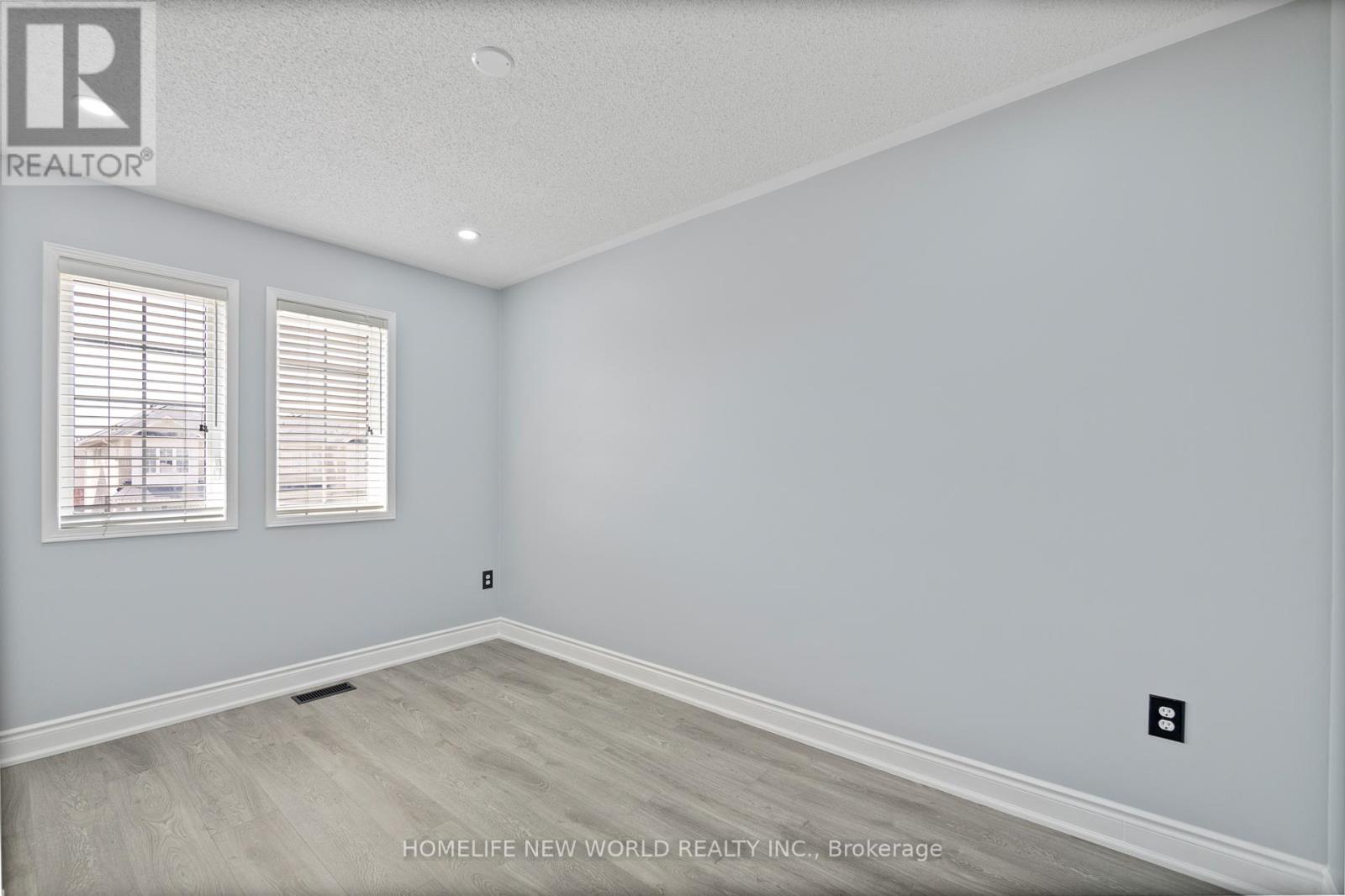 Photo 15 of 4884 Capri Crescent, Burlington ON
