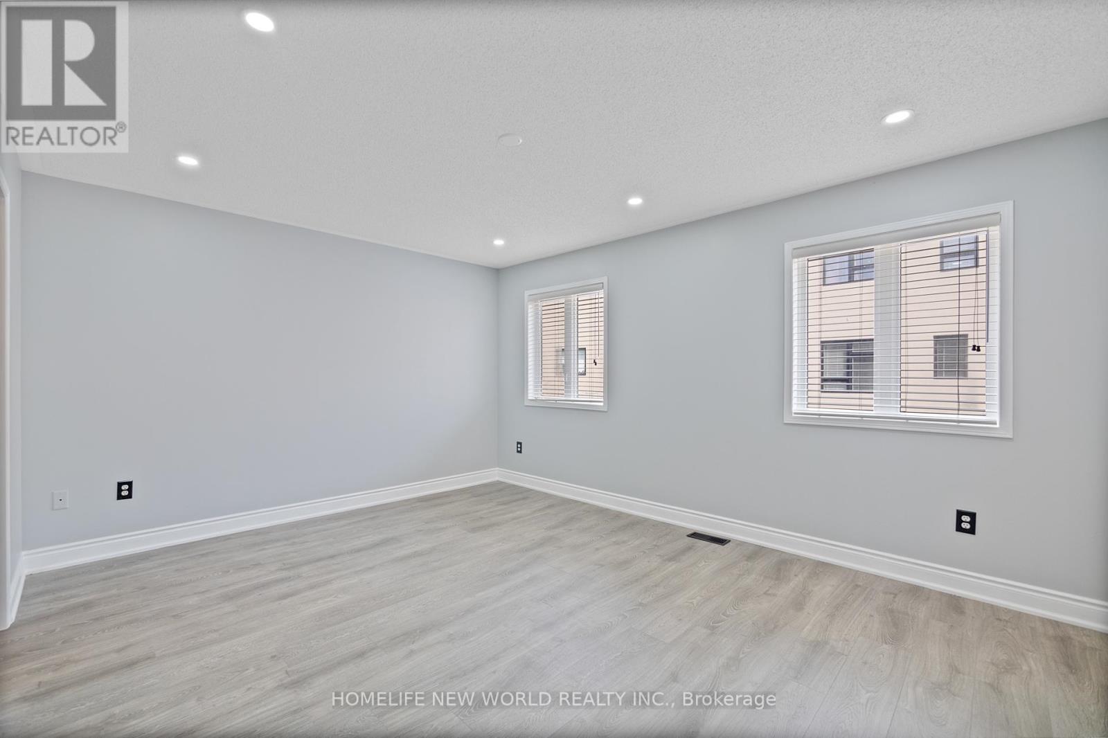 Photo 5 of 4884 Capri Crescent, Burlington ON