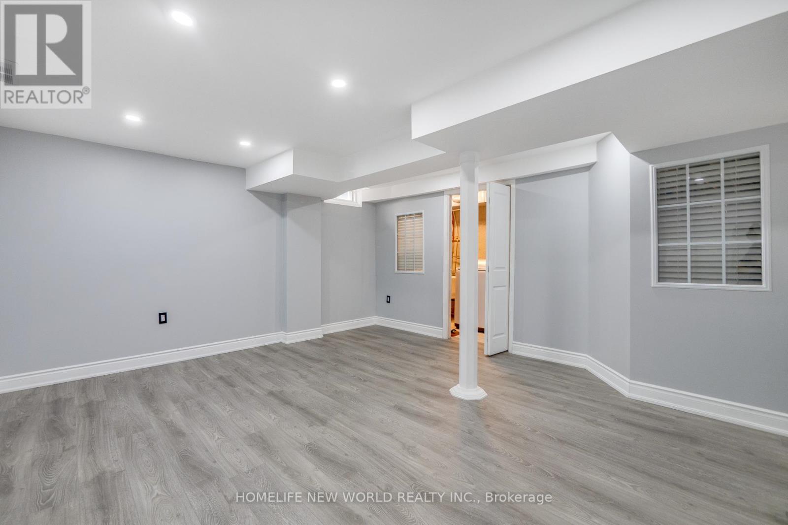 Photo 13 of 4884 Capri Crescent, Burlington ON