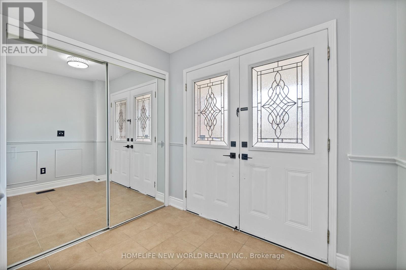 Photo 17 of 4884 Capri Crescent, Burlington ON